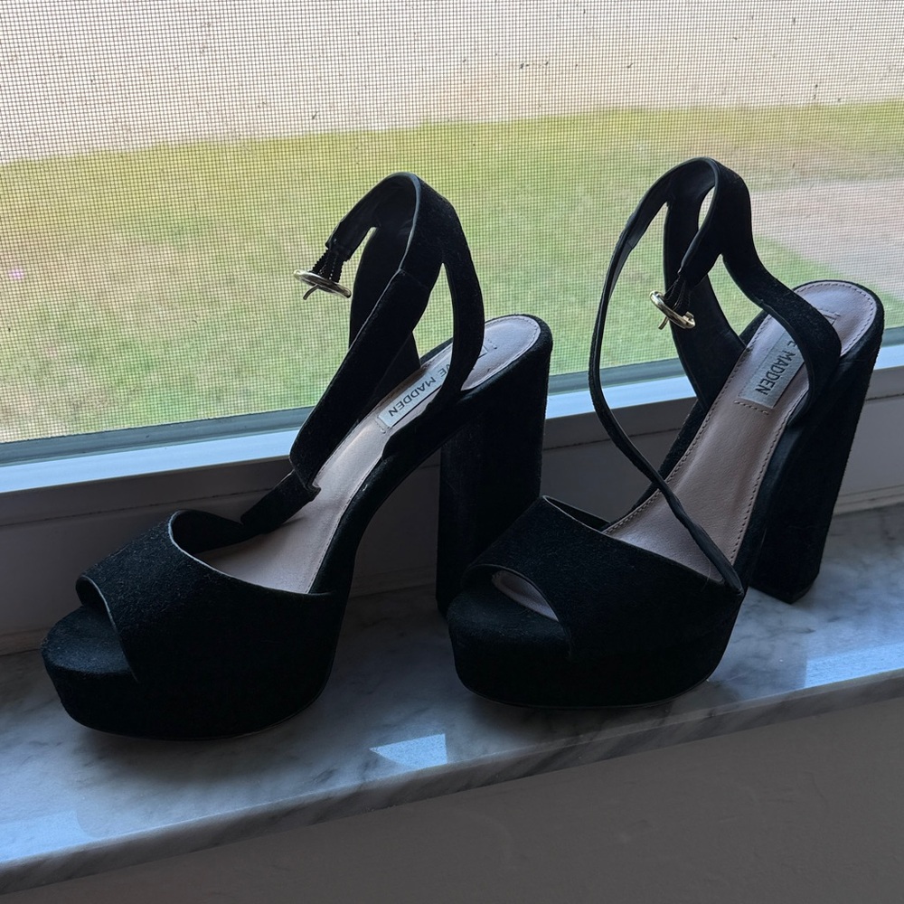 Steve Madden Black Platform Sandals